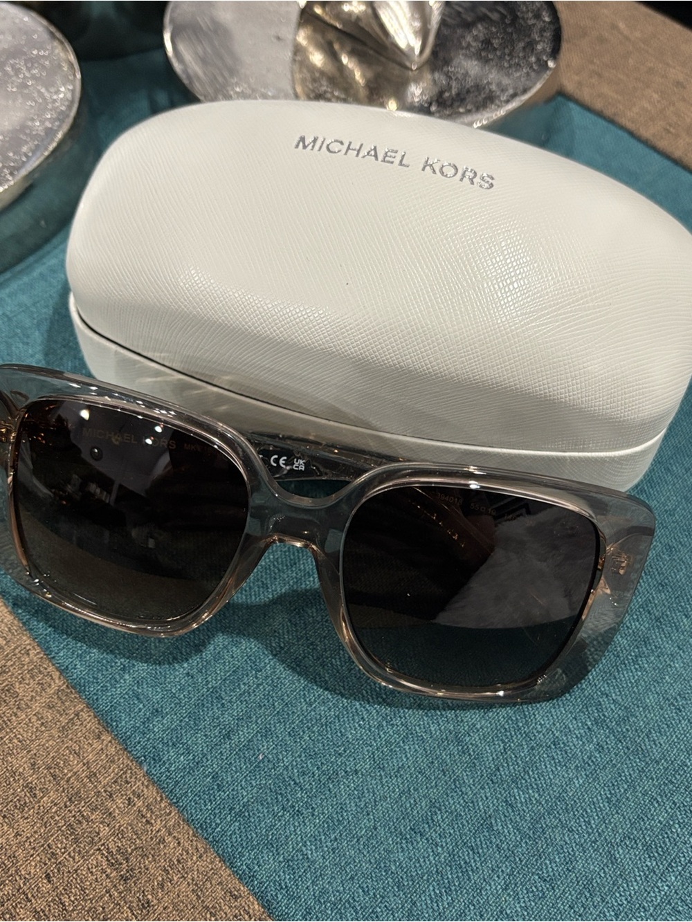 NWT MICHAEL KORS MK2180 “BRIDGER” SUNGLASSES Beige Transparent / Brown Gradient - Picture 4 of 12